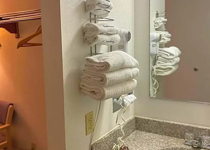 Hotel Americas Value Champaign